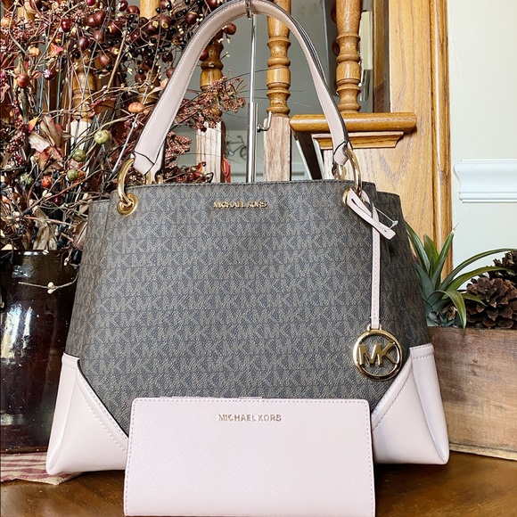 Gaby’sBags💕Michael Kors Tote& Wallet SET NWT - Picture 7 of 8